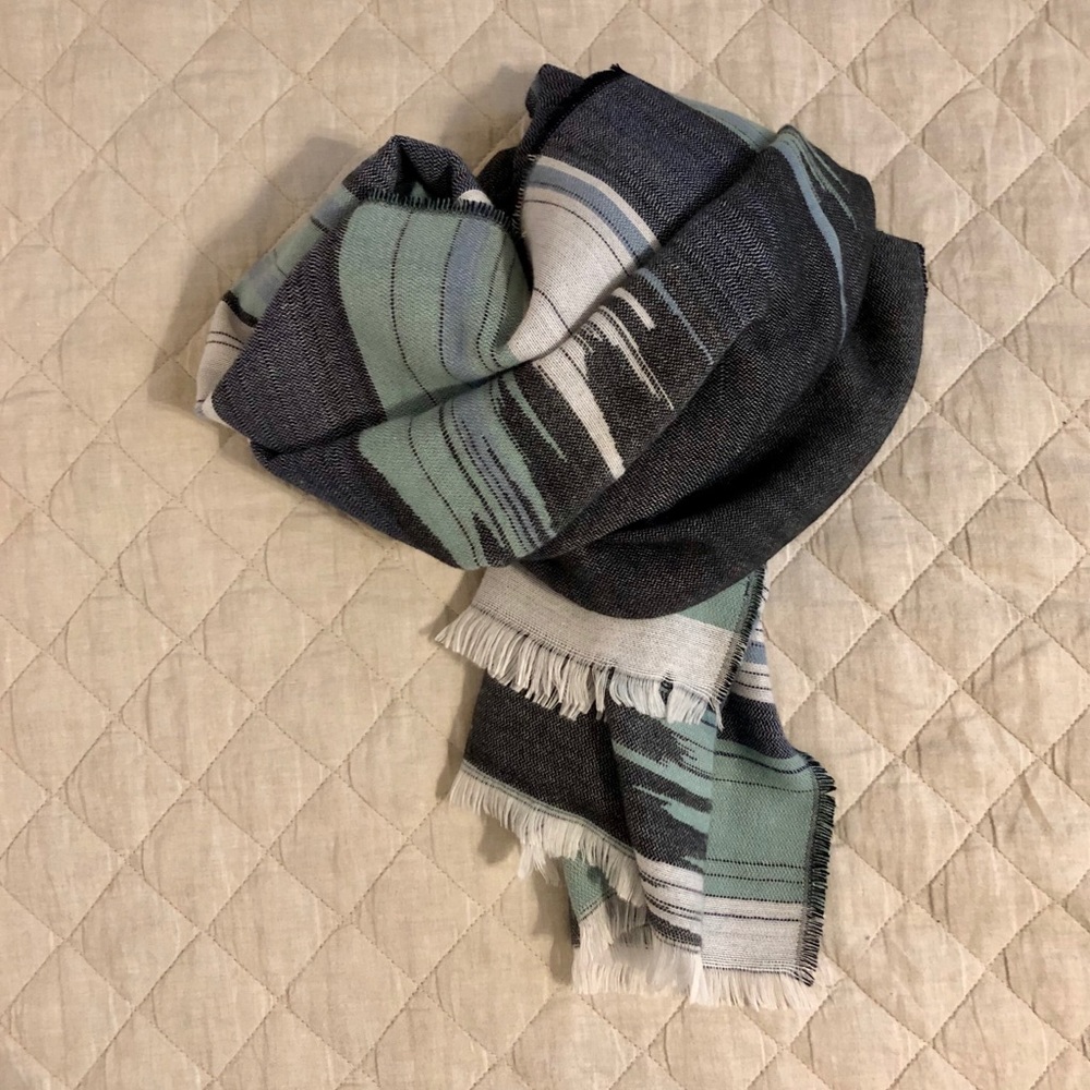 Scarf - beautiful, mid weight, super soft scarf